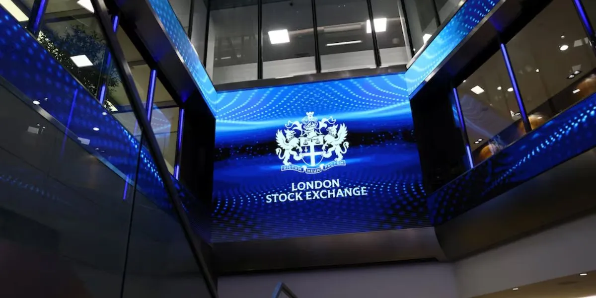 UK Stocks Climb On Oil Staples Ahead Iran Strait Deadline