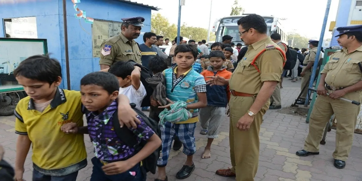 India Today | Gujarat Child Labour Crackdown Rescues 84; India-Sri Lanka Explore Local Currency Trade, Rahul Gandhi Targets Modi Govt 