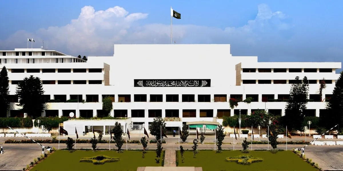 Pakistan Today | Online Hajj Registrations, Textile Export Decline, Electric Vehicle Expansion & Fuel Price Reduction