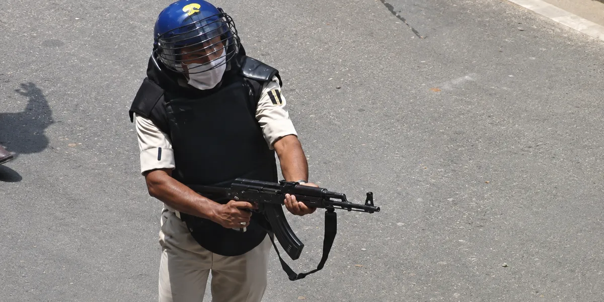 AK-47 Fired During Bihar Student Protest: Siwan Cop Suspended, Opposition Slams BJP Over Police Action.
