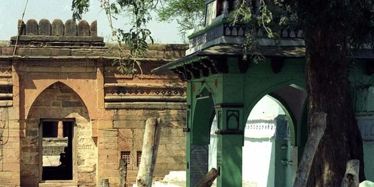 India | Supreme Court Allows Friday Namaz on Adjacent Dargah Land in Bhojshala Case