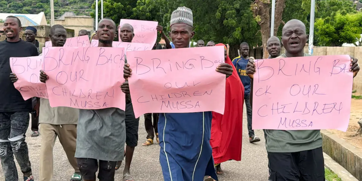 Africa Today | Boxing Champion Killed, Migrants Missing and Ebola Death Toll Surpasses 2,500