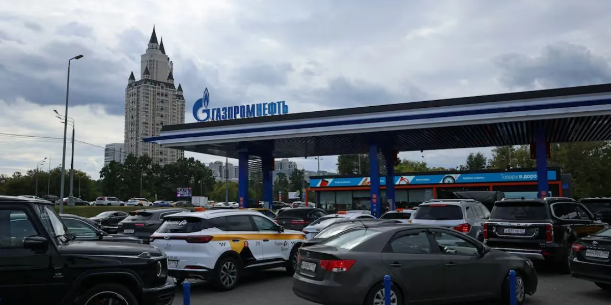 Russia Today | Fuel Crisis Deepens Into "Second Wave" as Moscow Rations Gasoline, Kremlin Signals Openness to "New Ideas" on Ukraine & Drone War Intensifies 