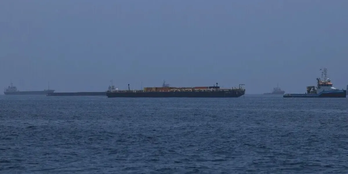 Tanker Hit by Unknown Projectile in Strait of Hormuz as Qatar Seeks De-escalation