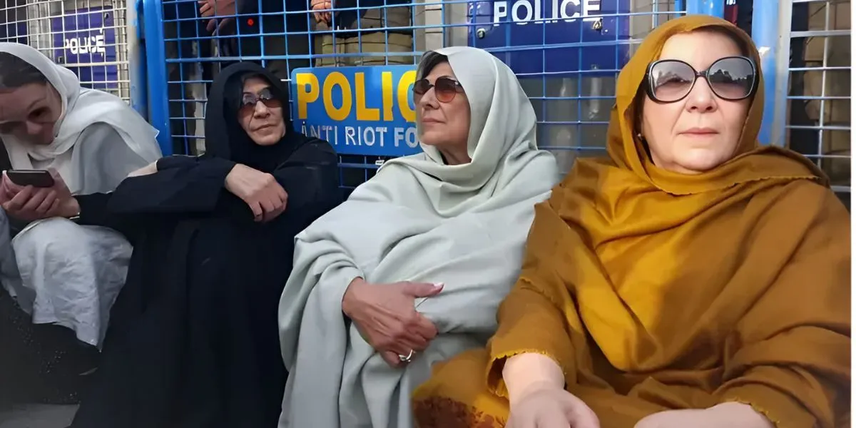 Pakistan Today | PTI March Tensions Rise As Imran Khan’s Sisters Face Detention & Security Clashes