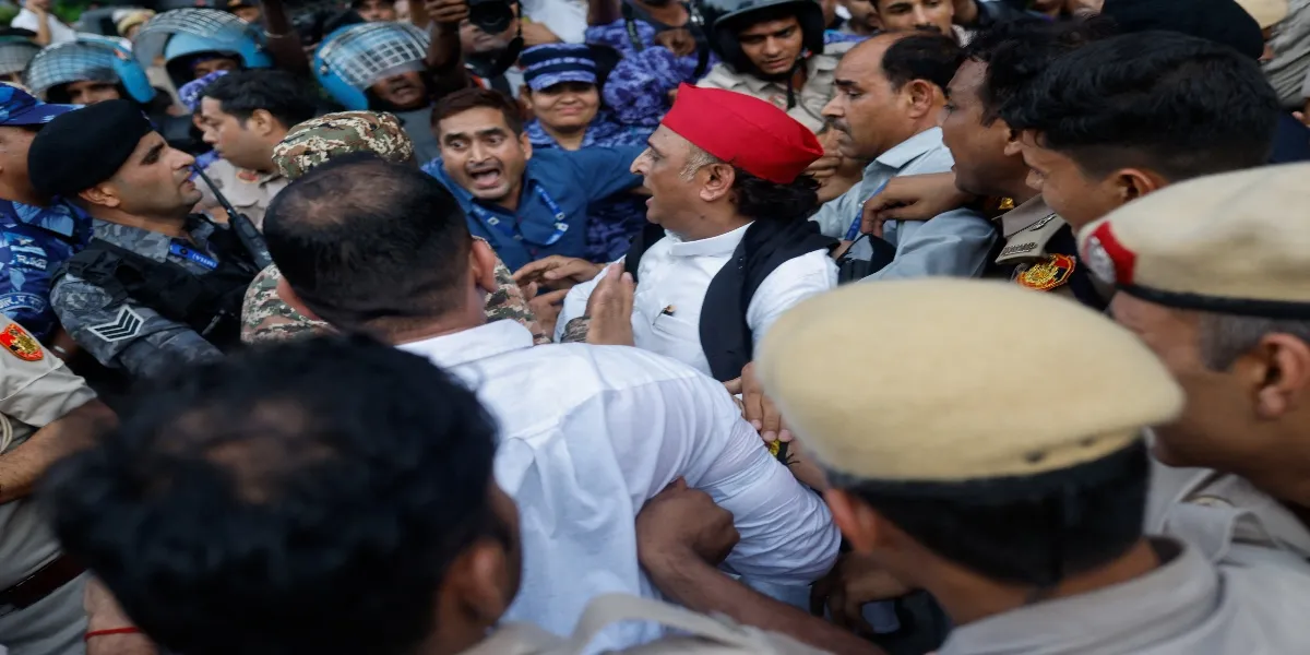 India | Rahul Gandhi, Akhilesh Yadav detained after INDIA bloc march is stopped