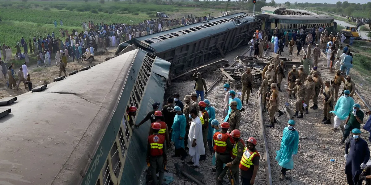 Pakistan Today | KP Emergency Deepens As PTI Challenges KP Emergency, Multan Train Disaster & Quetta Crash Claims Two Pilots