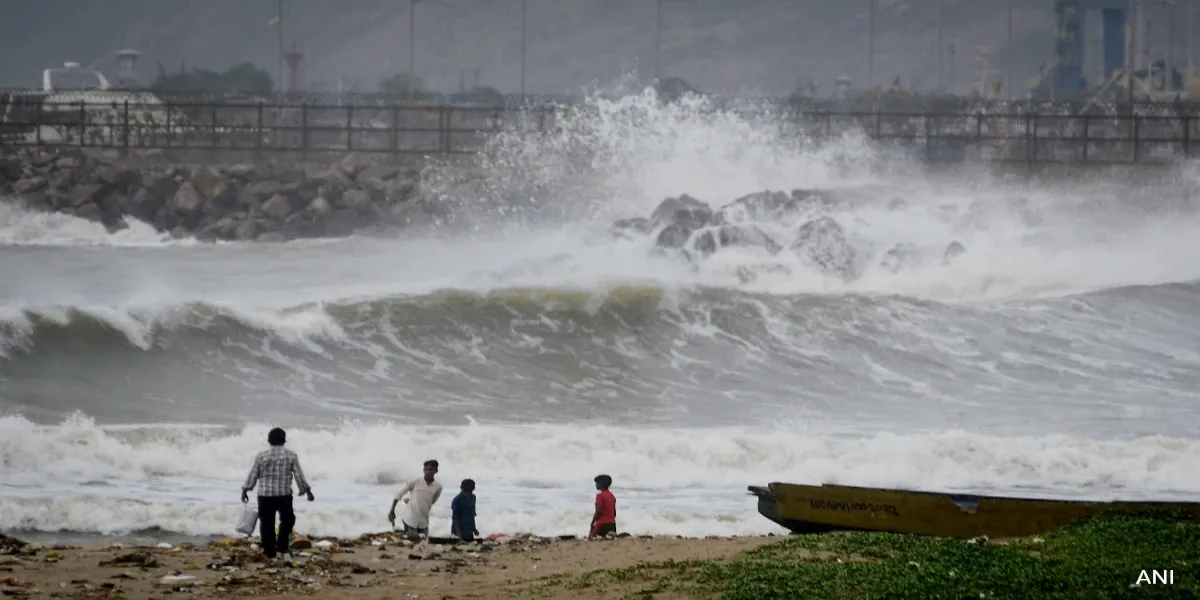 Cyclone Arnab Alert: Odisha Shuts Schools in Five Districts as Andhra Pradesh Braces for October 28 Landfall