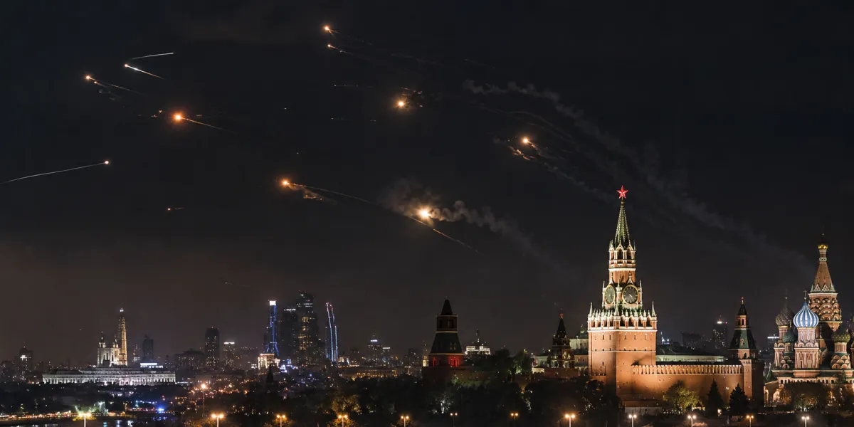Russia Today | Moscow Drone Attacks, Oleshky Ceasefire, Ukraine Peace Talks, Putin Africa Summit, Dnipro Strike, US Sanctions Discussions