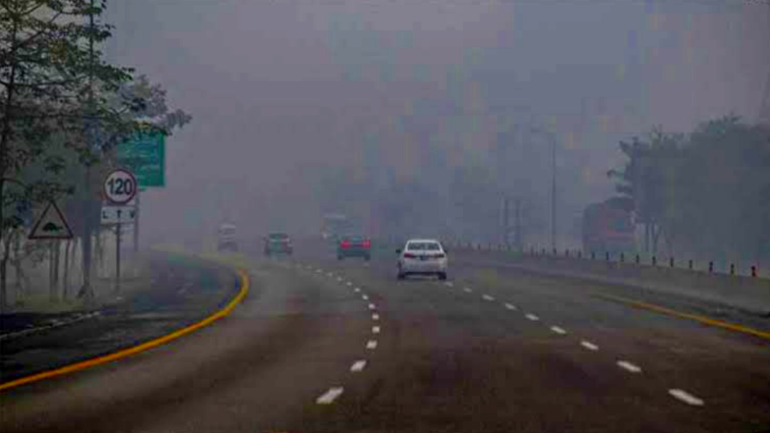 Punjab and Sindh Plains Shrouded in Dense Fog; Travel Disrupted